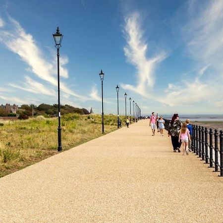 A Charming, Spacious 2 Bedroom Apartment In Lytham Lytham St Annes Exteriör bild