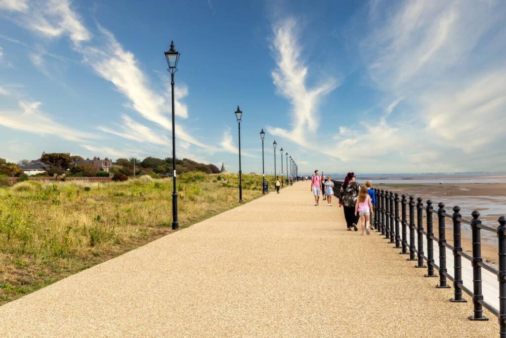 A Charming, Spacious 2 Bedroom Apartment In Lytham Lytham St Annes Exteriör bild
