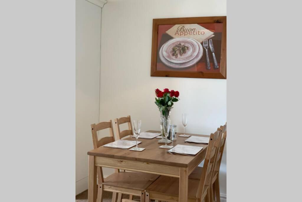 A Charming, Spacious 2 Bedroom Apartment In Lytham Lytham St Annes Exteriör bild