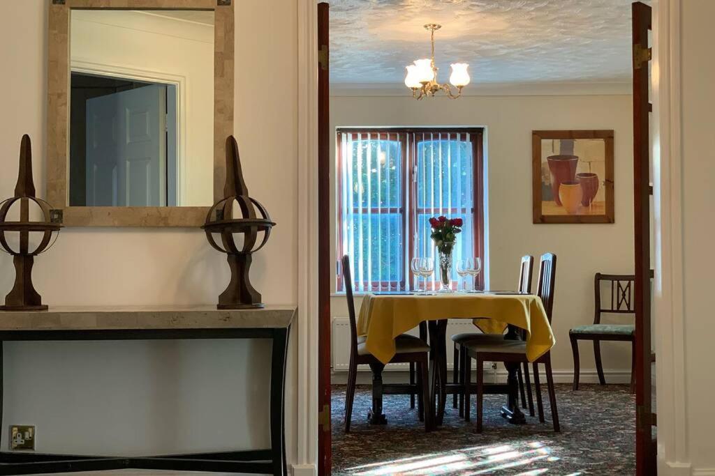 A Charming, Spacious 2 Bedroom Apartment In Lytham Lytham St Annes Exteriör bild