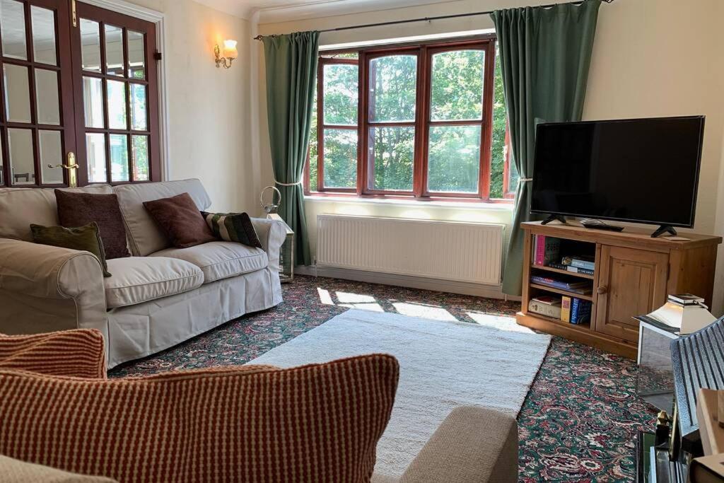 A Charming, Spacious 2 Bedroom Apartment In Lytham Lytham St Annes Exteriör bild