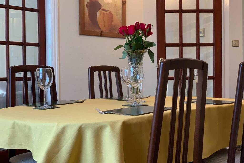 A Charming, Spacious 2 Bedroom Apartment In Lytham Lytham St Annes Exteriör bild